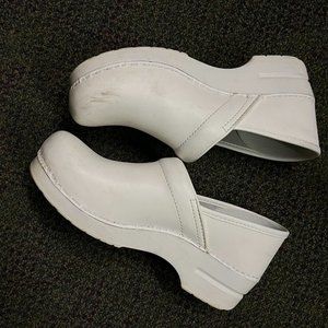 White Clog Monochrome Nursing / Mod Shoe Size 40